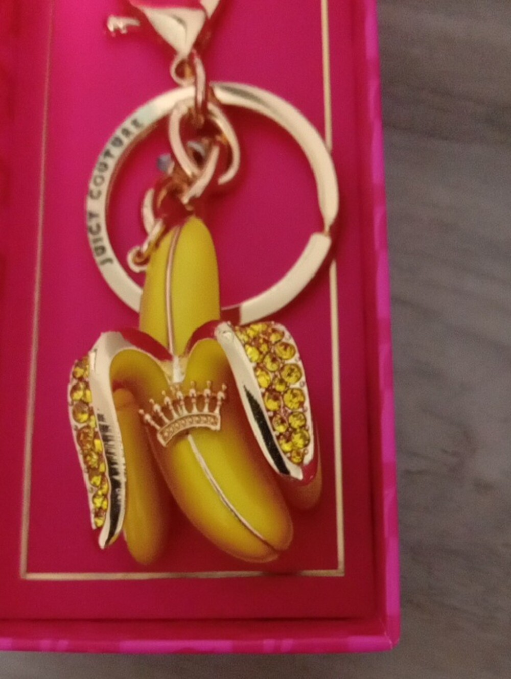 Juicy Couture Yellow Enamel Banana Charm Keyring with Gold Hardware - Picture 3 of 4